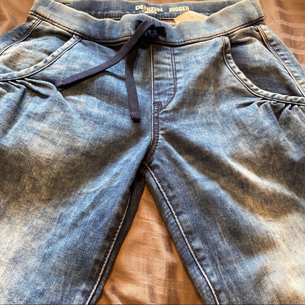 Levi’s joggers